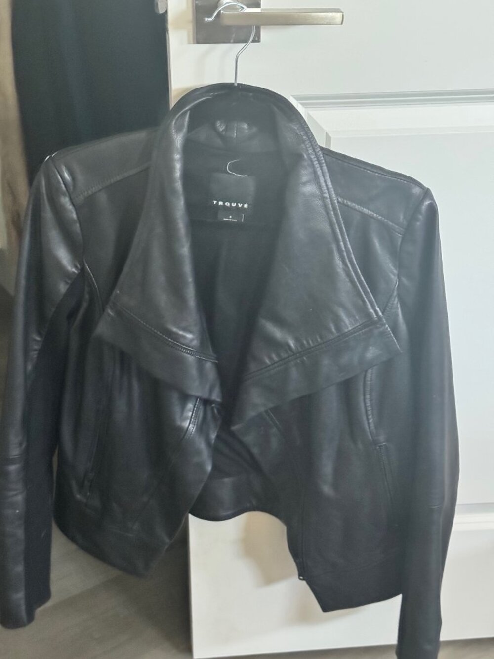 BLACK LEATHER JACKET SIZE SMALL